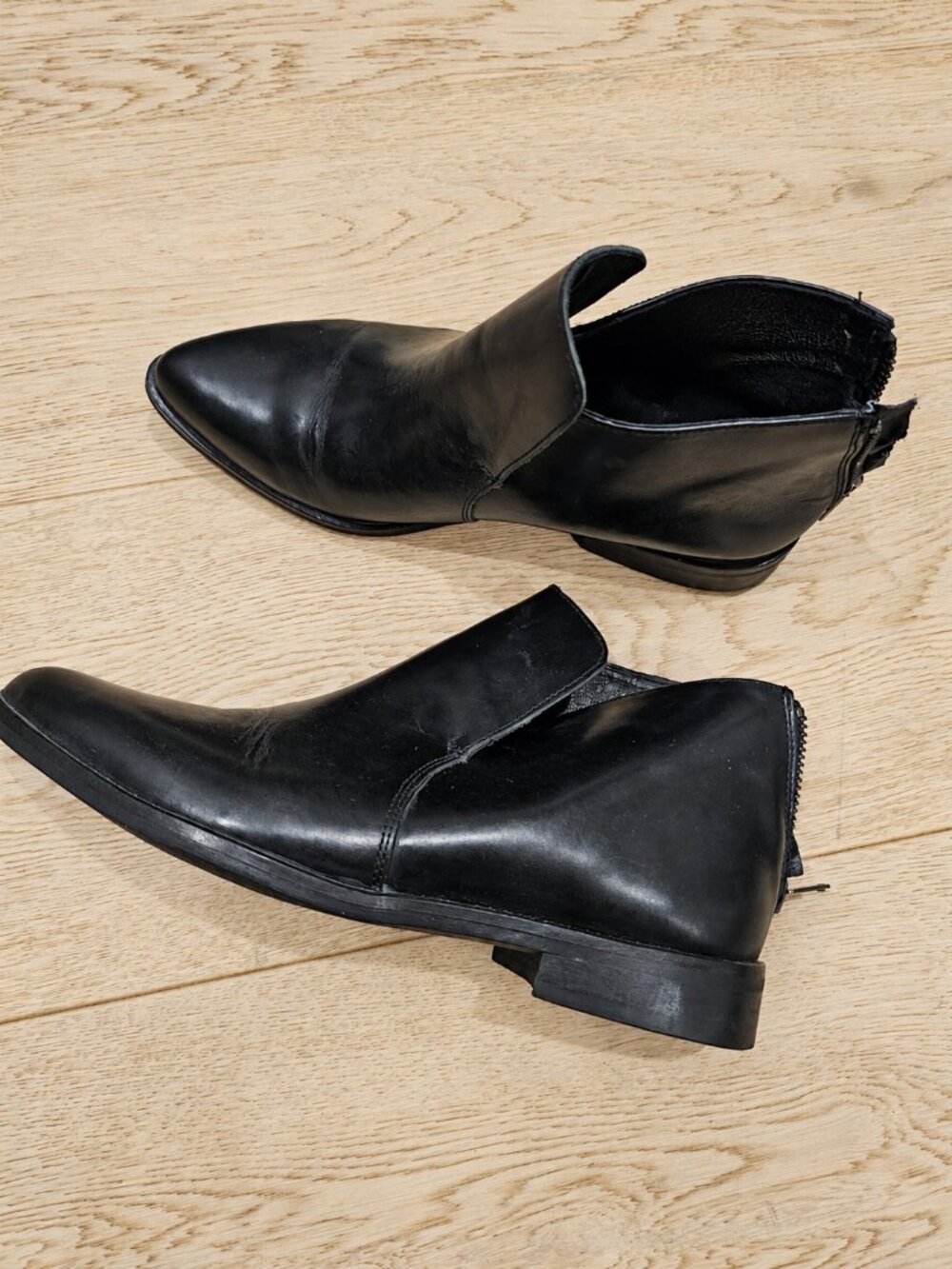 House of Harlow 1960 Black Leather Pointed Toe Ankle Boots Size 7
